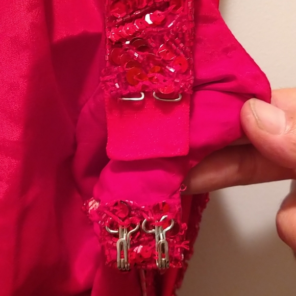 Cache Red Beaded/ Sequin Medium Dress - Picture 4 of 6